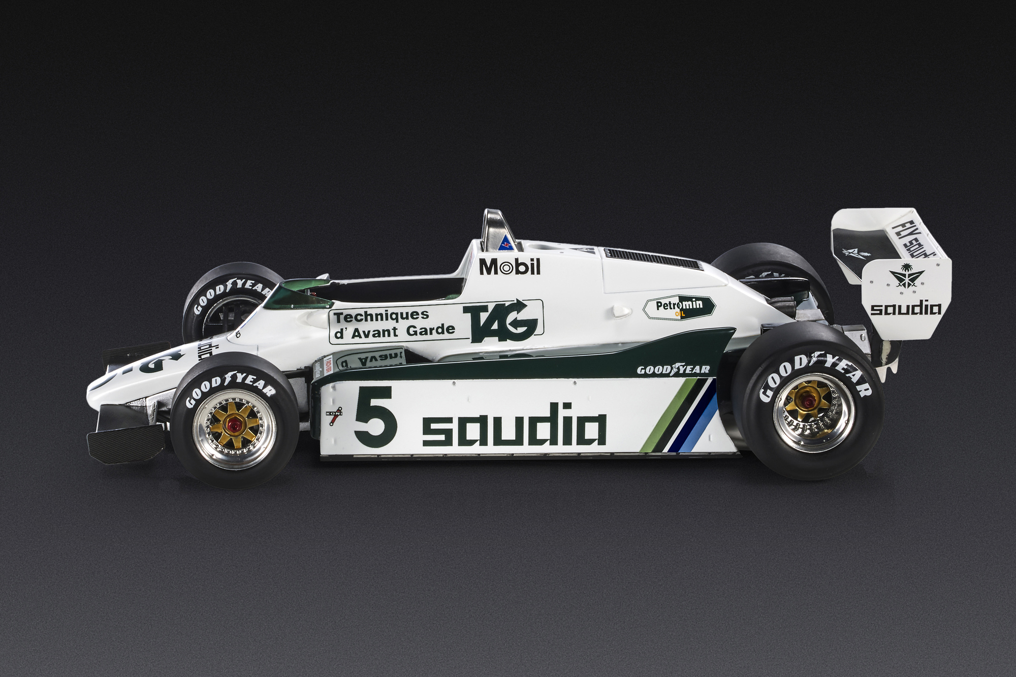 Williams FW08